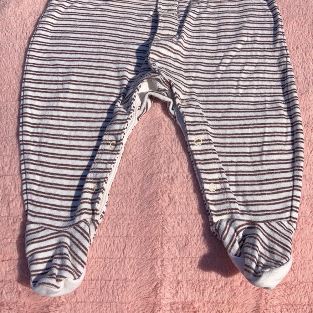 ⭐️Lot of 4⭐️ 3-6M Gap/Old Navy Onesies, Footies - Picture 4 of 13